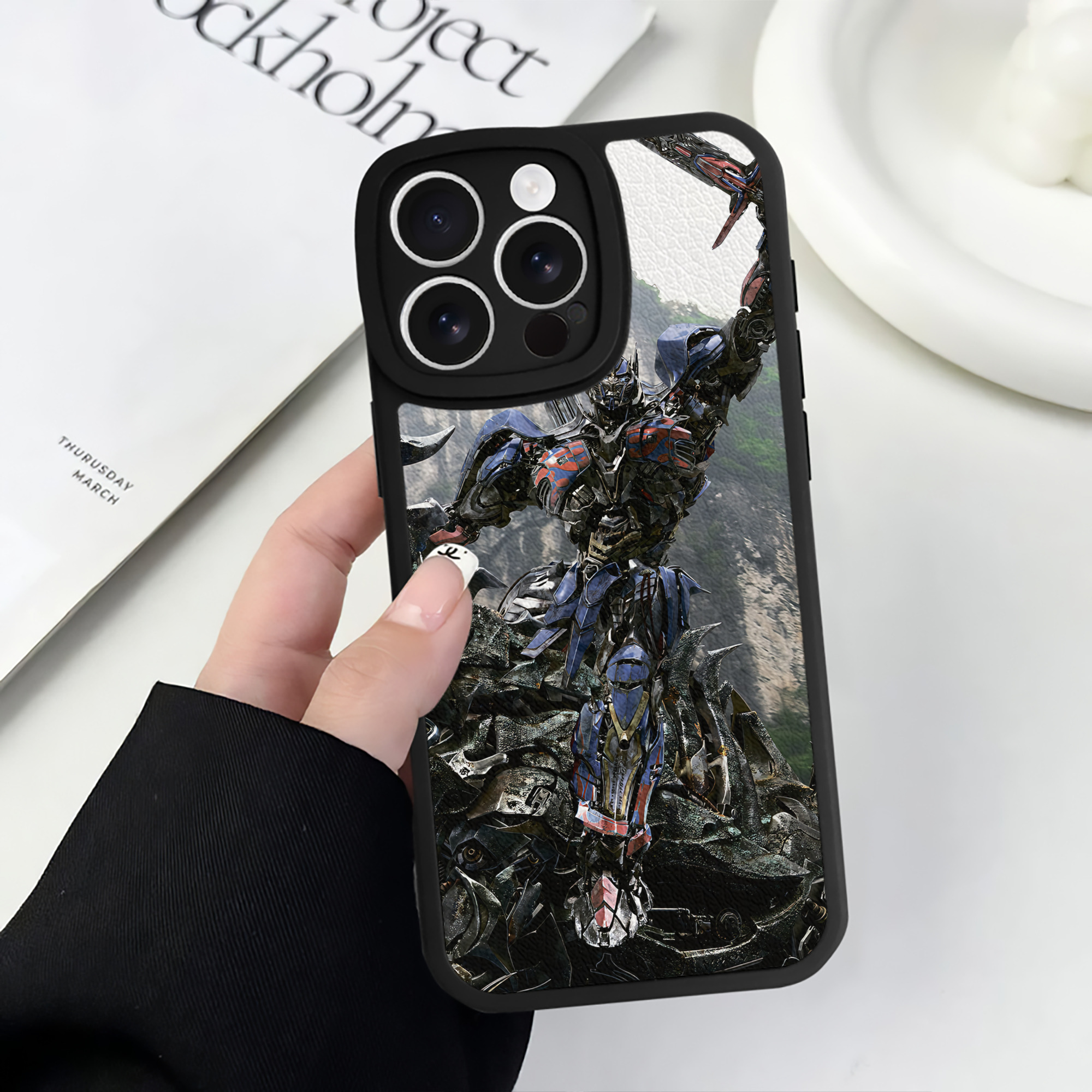 （画像用） Transformers トランスフォーマー 【iPhone 16シリーズ対応】シリコンスマホケース（レザー調） 材質：シリコン